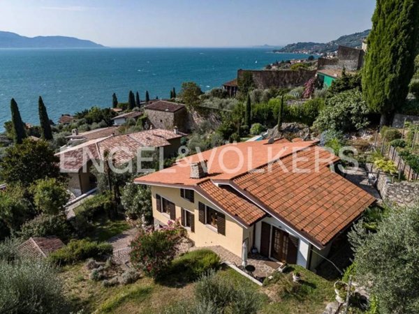 casa indipendente in vendita a Gargnano in zona Villa
