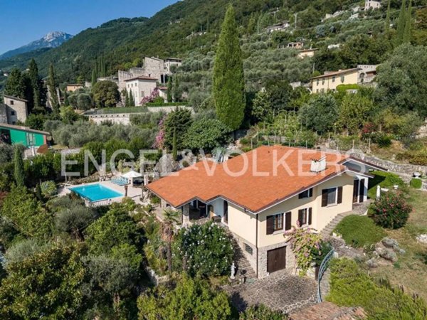 casa indipendente in vendita a Gargnano in zona Villa