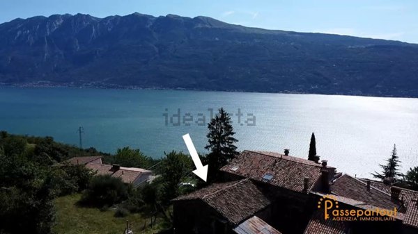quadrivano in vendita a Gargnano