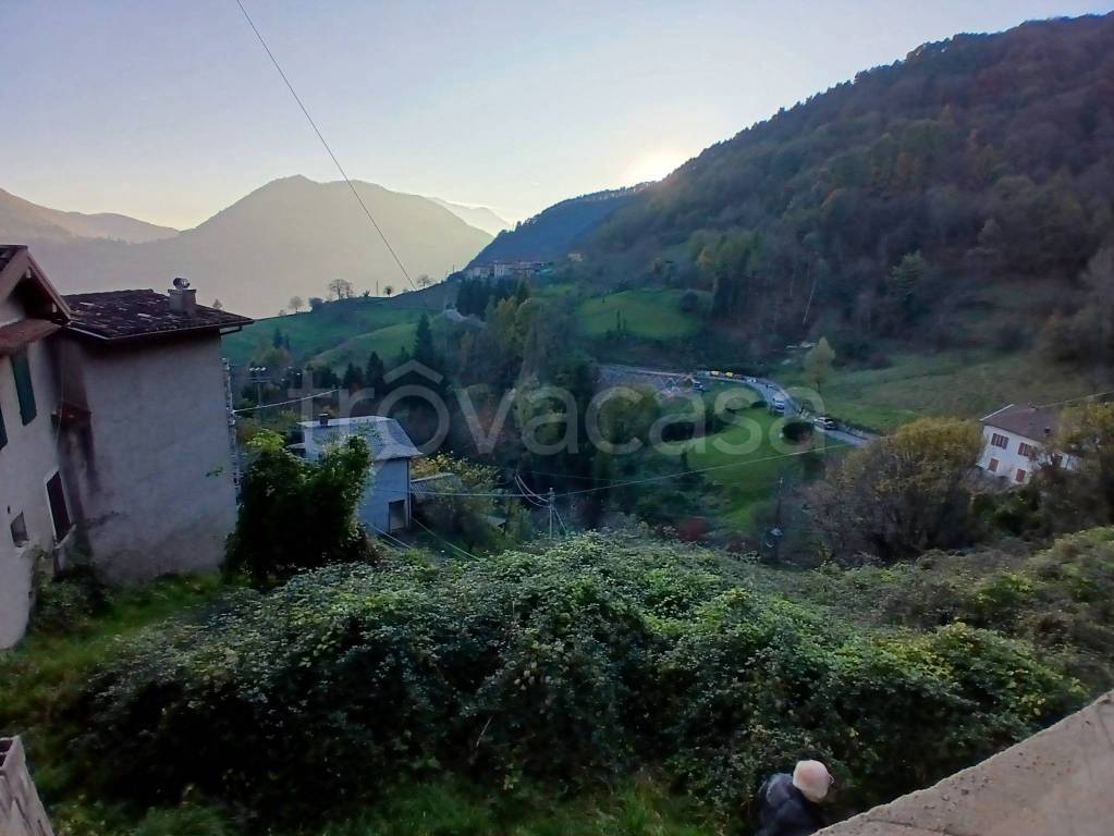 casa indipendente in vendita a Gargnano in zona Costa
