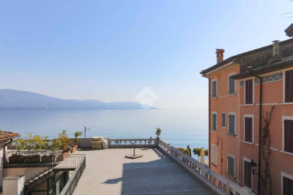 appartamento in vendita a Gargnano in zona Costa