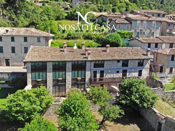 casa indipendente in vendita a Gargnano in zona Liano