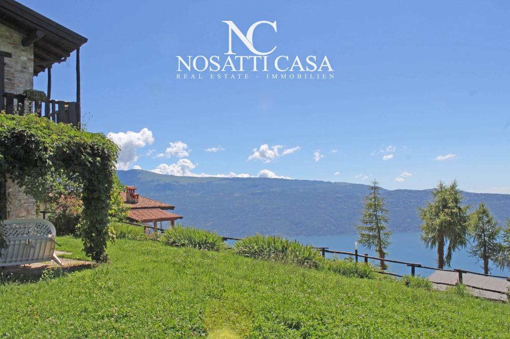 casa indipendente in vendita a Gargnano in zona Villa