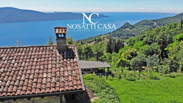 casa indipendente in vendita a Gargnano in zona Villa