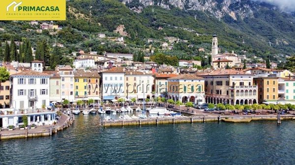 casa indipendente in vendita a Gargnano