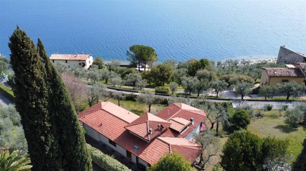 casa indipendente in vendita a Gargnano in zona Villa