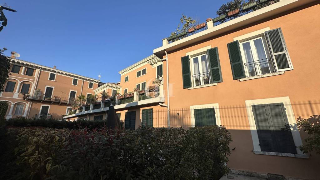 appartamento in vendita a Gargnano in zona Bogliaco