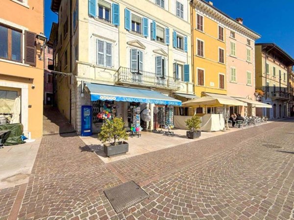 negozio in vendita a Gargnano in zona Bogliaco
