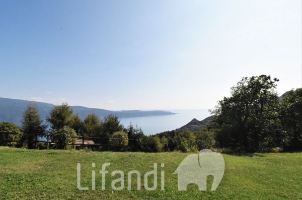 casa indipendente in vendita a Gargnano