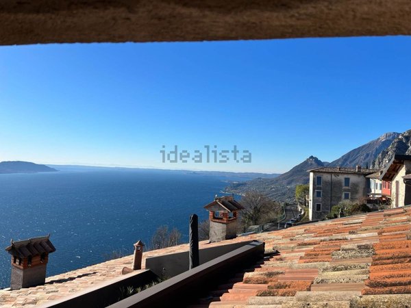 casa indipendente in vendita a Gargnano