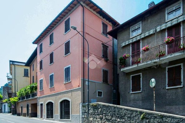 appartamento in vendita a Gargnano in zona Bogliaco