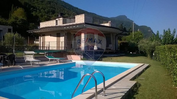 casa indipendente in vendita a Gargnano in zona Villa