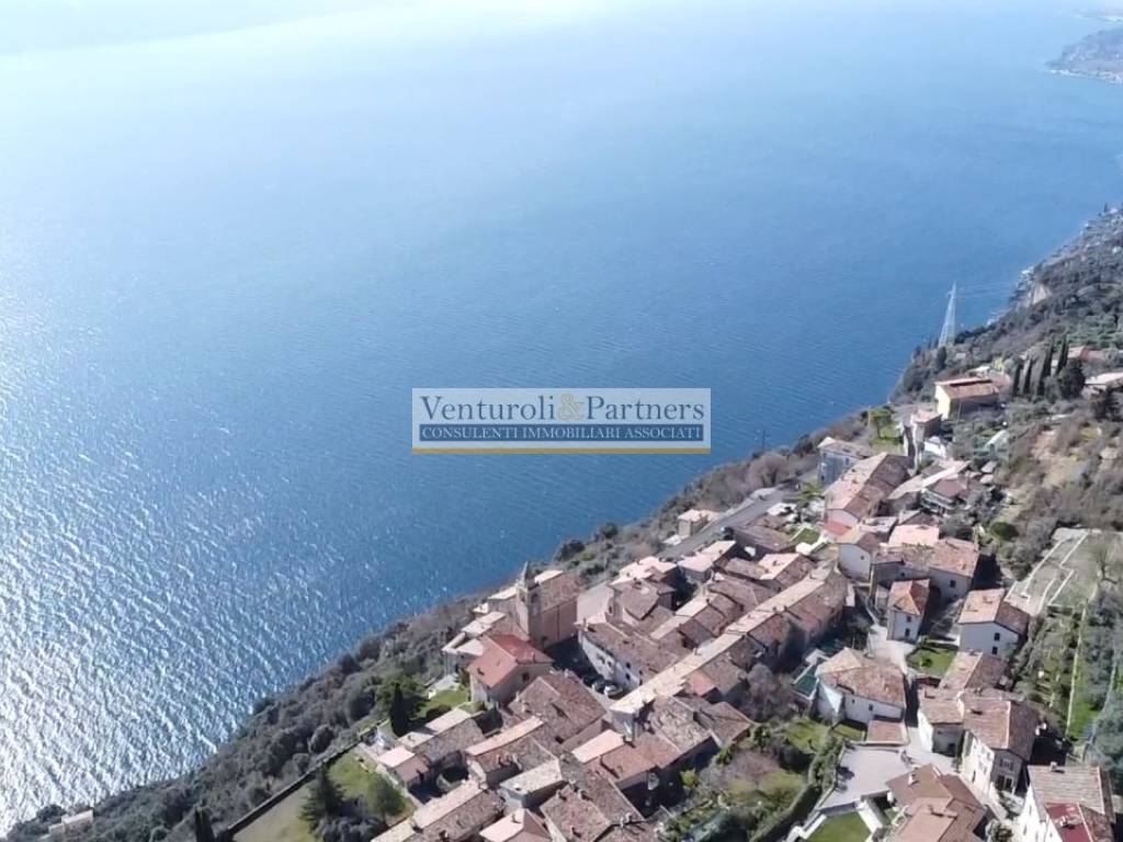 casa indipendente in vendita a Gargnano