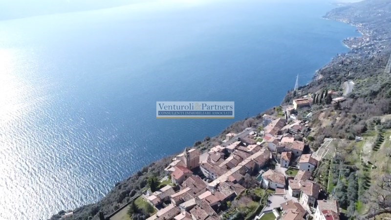 casa indipendente in vendita a Gargnano