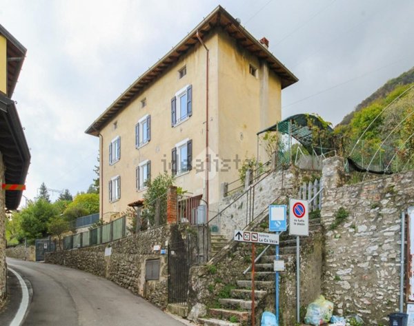 casa indipendente in vendita a Gargnano