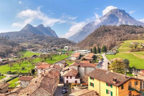 casa indipendente in vendita a Gargnano in zona Navazzo