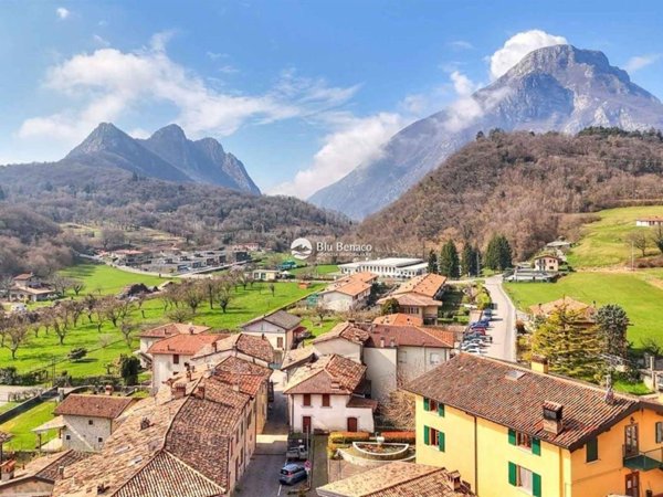 appartamento in vendita a Gargnano in zona Navazzo