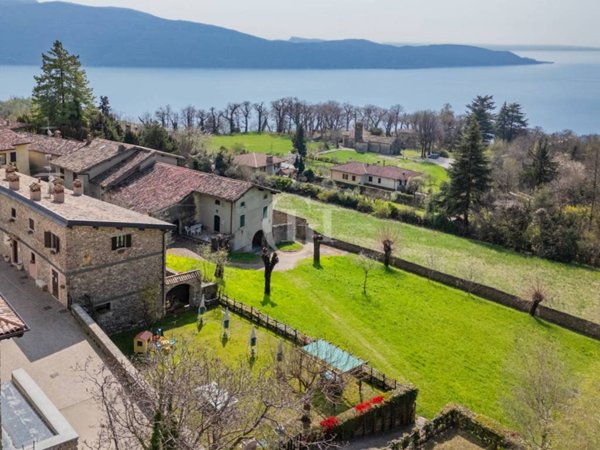 appartamento in vendita a Gargnano
