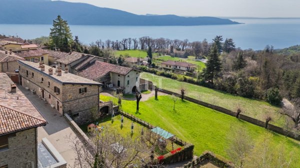 appartamento in vendita a Gargnano