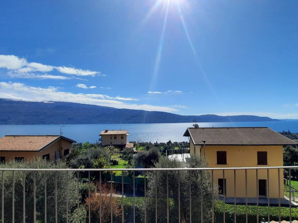 casa indipendente in vendita a Gargnano in zona Villa