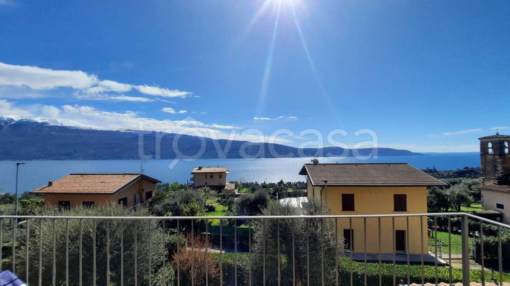 casa indipendente in vendita a Gargnano in zona Villa