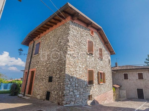 appartamento in vendita a Gargnano in zona Villa