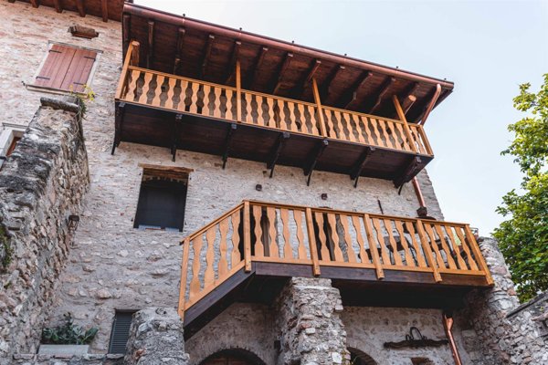 casa indipendente in vendita a Gargnano in zona Fornico