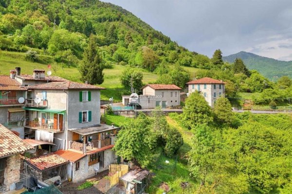 casa indipendente in vendita a Gargnano in zona Costa