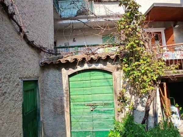 casa indipendente in vendita a Gargnano in zona Costa
