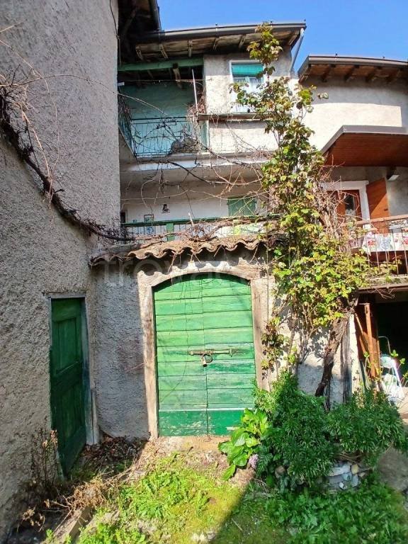 casa indipendente in vendita a Gargnano in zona Costa