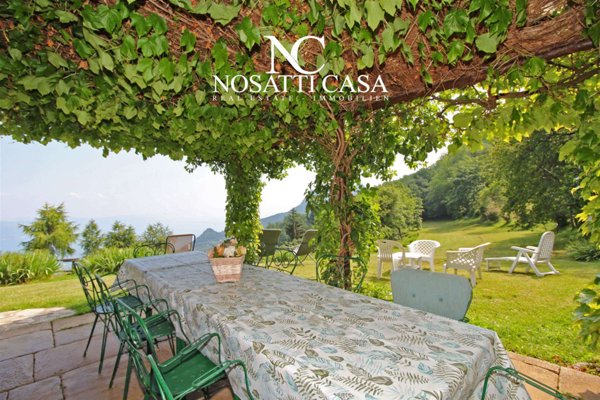 casa indipendente in vendita a Gargnano in zona Villa