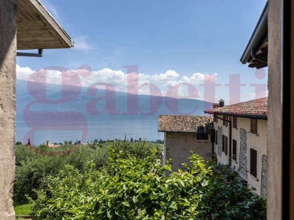 casa indipendente in vendita a Gargnano