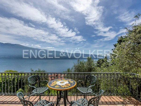 casa indipendente in vendita a Gargnano in zona Villa