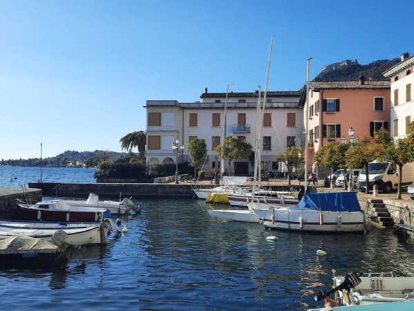 appartamento in vendita a Gargnano in zona Villa