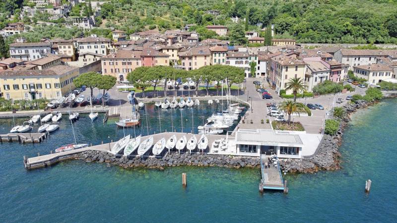casa indipendente in vendita a Gargnano in zona Bogliaco
