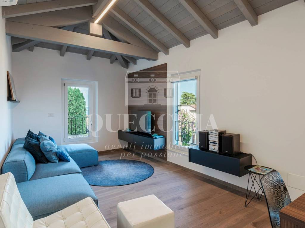 casa indipendente in vendita a Gargnano in zona Villa