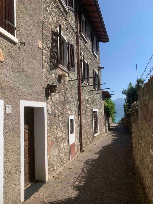 casa indipendente in vendita a Gargnano in zona Muslone