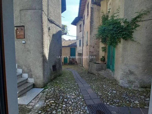 casa indipendente in vendita a Gargnano in zona Costa