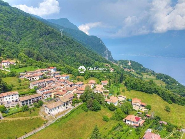 appartamento in vendita a Gargnano in zona Liano