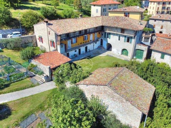 casa indipendente in vendita a Gargnano