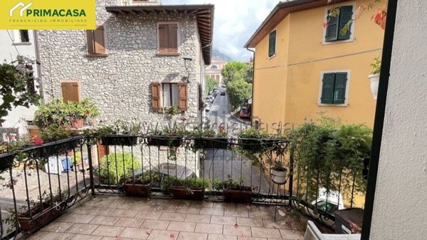 casa indipendente in vendita a Gargnano