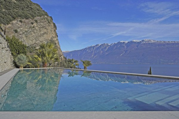 casa indipendente in vendita a Gargnano in zona Villa