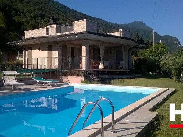 casa indipendente in vendita a Gargnano in zona Villa