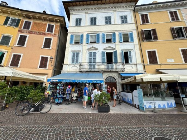 negozio in vendita a Gargnano