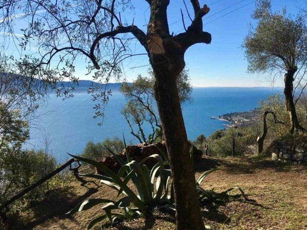 casa indipendente in vendita a Gargnano in zona Villa