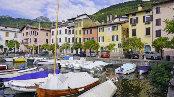 appartamento in vendita a Gargnano in zona Villa