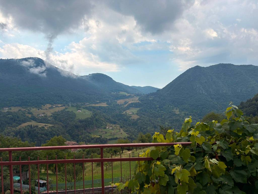 appartamento in vendita a Gargnano in zona Costa