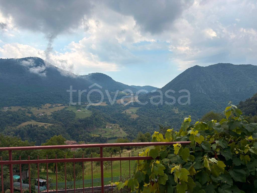 appartamento in vendita a Gargnano in zona Costa