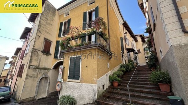 casa indipendente in vendita a Gargnano