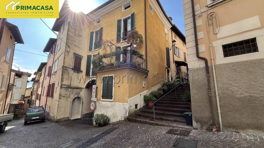 casa indipendente in vendita a Gargnano